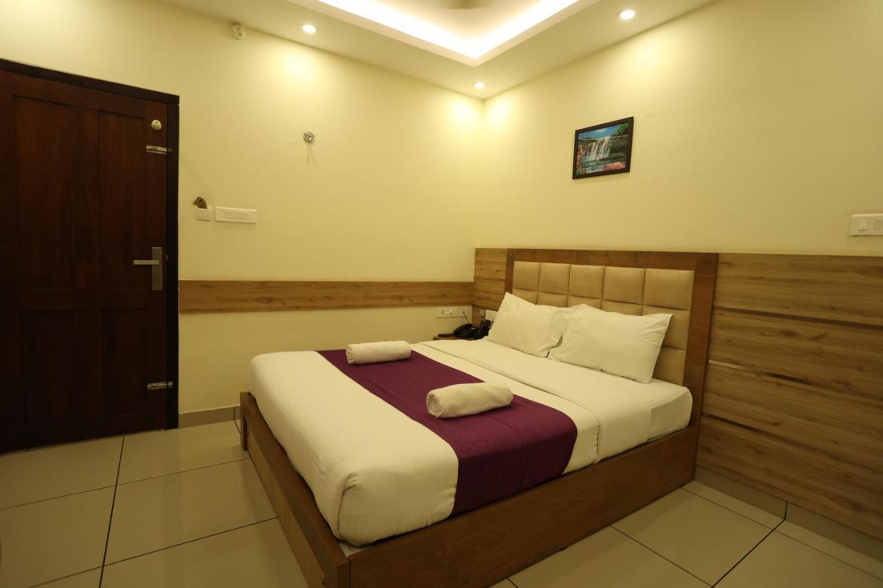 Balaji Regency Kanhangad Kannangad Extérieur photo