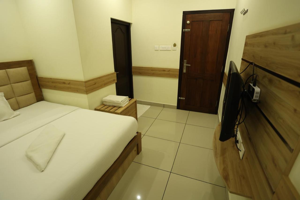 Balaji Regency Kanhangad Kannangad Extérieur photo